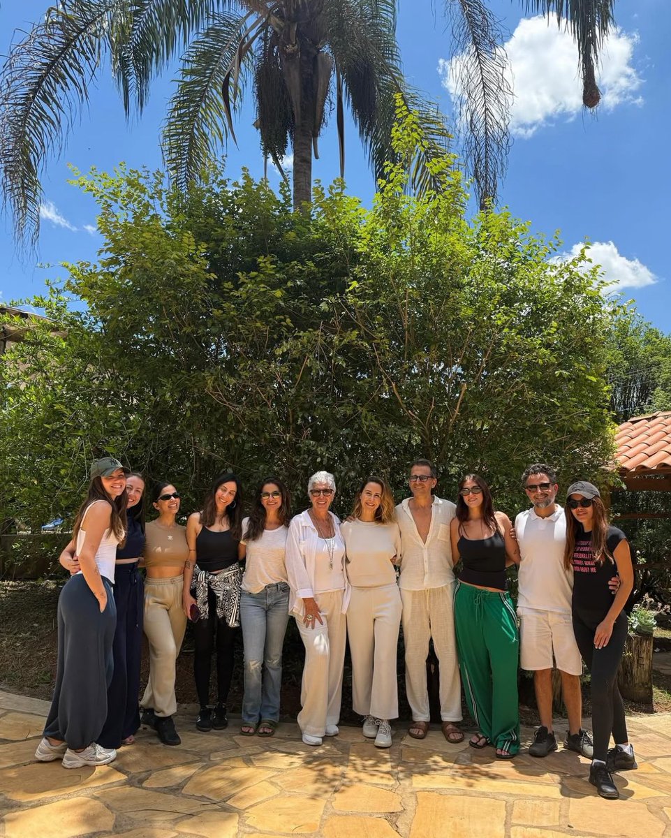 🧘‍♀️ Anitta e Vivi passaram os últimos 5 dias em um retiro espiritual, em Varginha - MG.