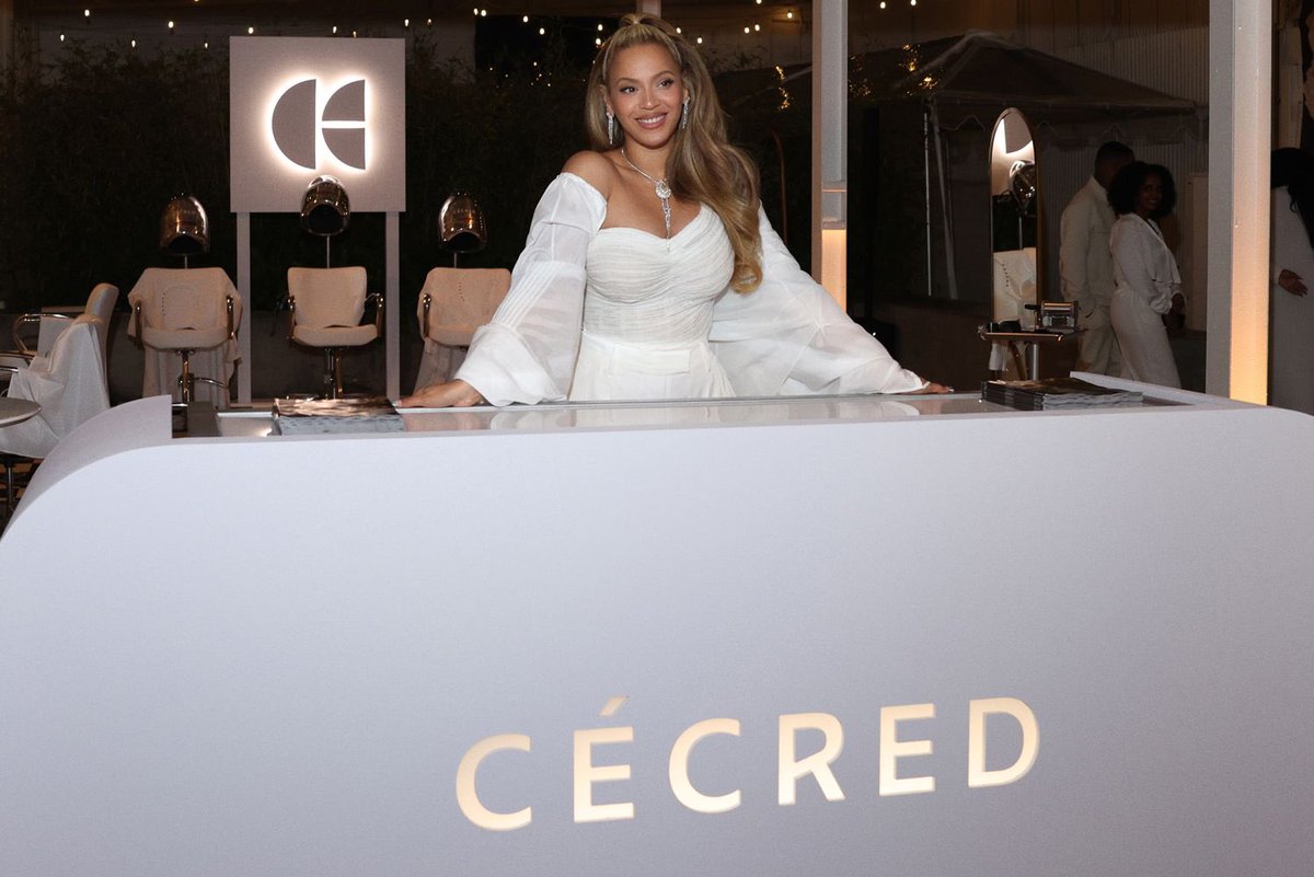 msyonceslay's tweet image. Album of the year               Brand of the year 

It must suck to hate Beyoncé when she keeps winning ✨✨✨✨