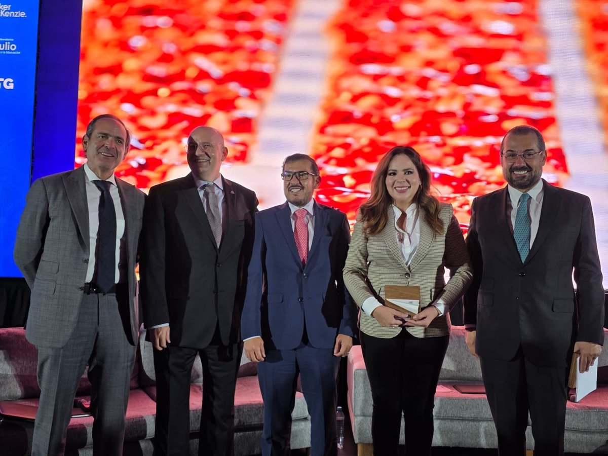 Muchas gracias a la <a href="/Coparmex/">Coparmex Nacional</a> por la invitación al Foro Nacional Laboral COPARMEX 2025, una gran experiencia compartir el panel con mis compañeros Secretarios del Trabajo de Jalisco, Nuevo León y Chihuahua, estados líderes en materia laboral.