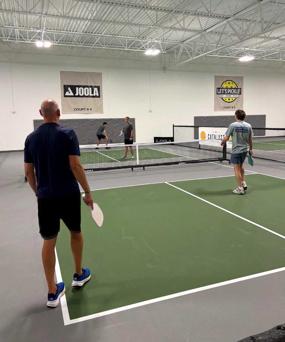 Turns out our analysts can serve up more than just data!🏓Let's Pickle is quickly becoming a go-to spot for our employee outings, and our Lincoln Analyst team joined in on the fun! They had a great time stepping away from the workday and enjoying some team bonding on the court.💚