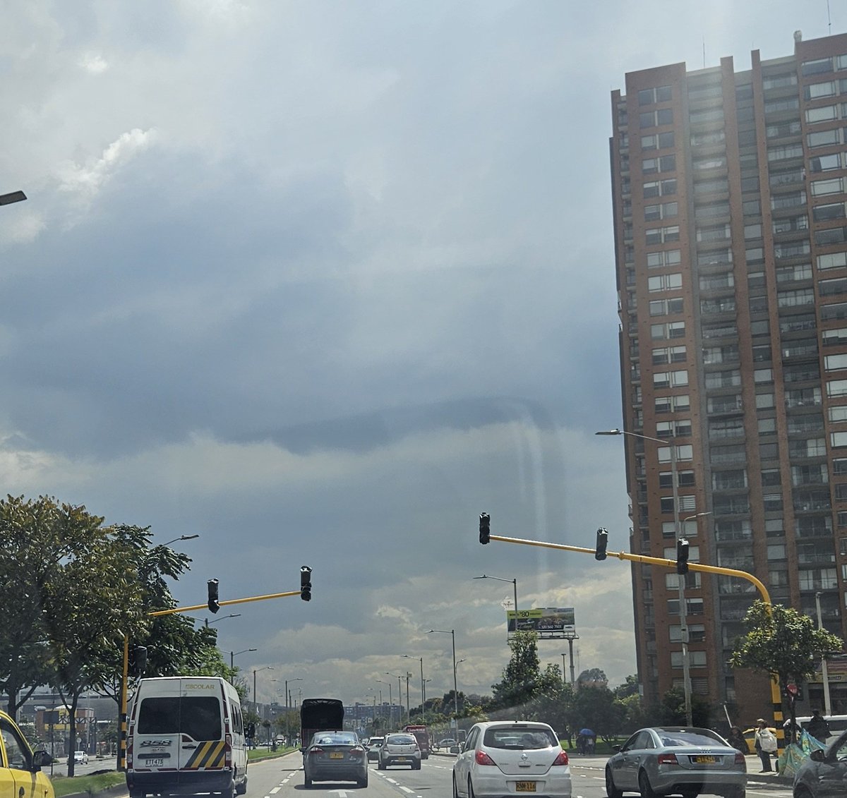 goba71's tweet image. Srs @PGN_COL debiesen investigar el #negocio de los #semáforos en #BOGOTÁ, colocan 1 en cada esquina sin necesidad como en Cl 152 Av boyaca habiendo ya 2 a 100 mts de ese @CarlosFGalan @SectorMovilidad @NoSeQuedeCalla @WRadioColombia @lafm @patrulleroefra