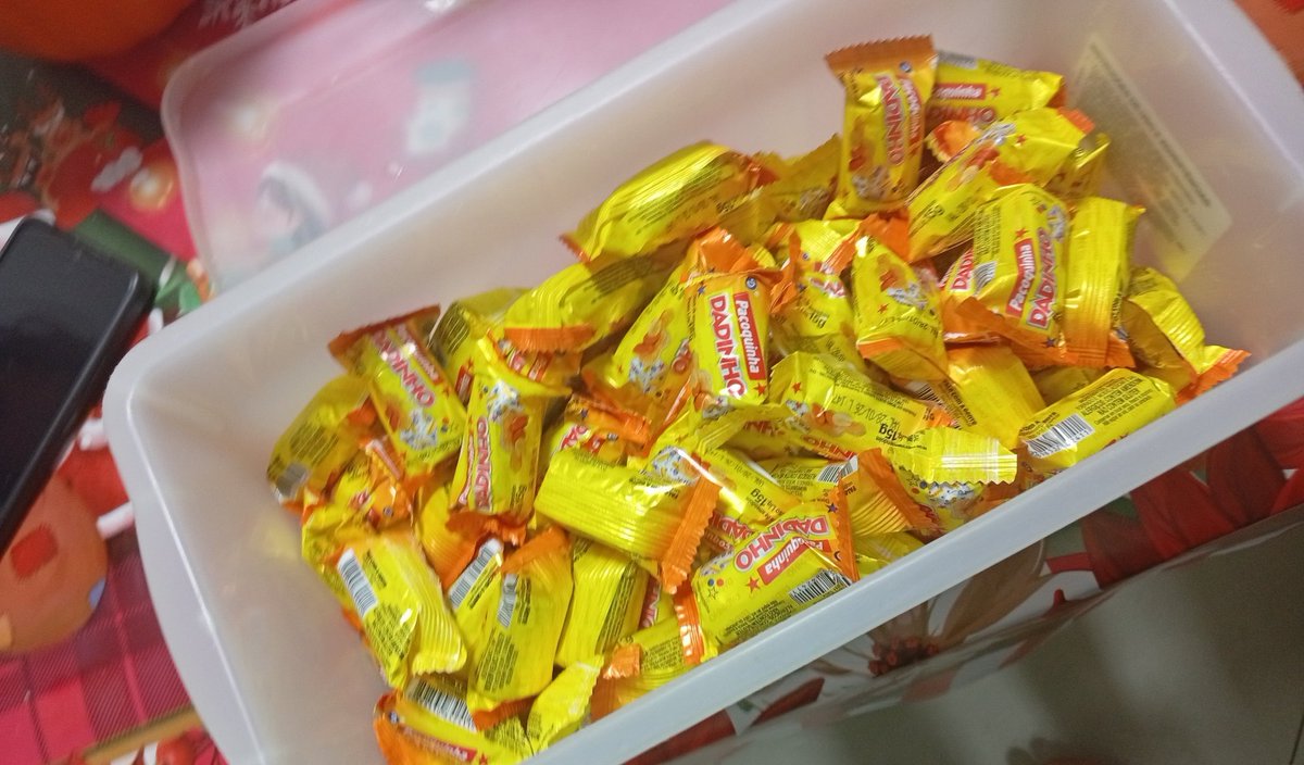 hyped_lia's tweet image. Vsfd meu pai comprou CEM paçocas