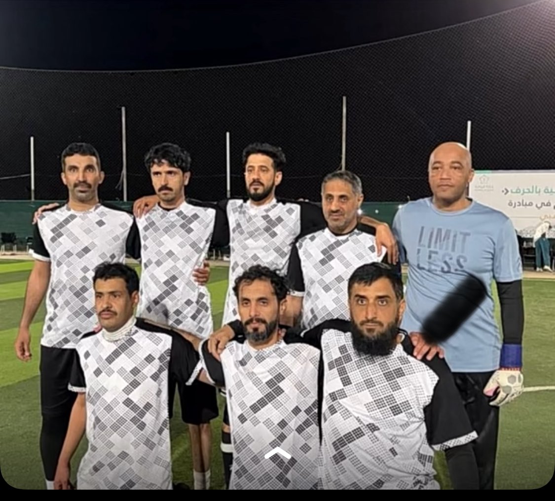 توج فريق #النخبة بطلاً لدوري الجيل الذهبي الذي تنظمه جمعية التنمية الاهلية بالحرف  تحت رعاية محافظ بيشة بفوزه على فريق الراقي (1-0)
الف الف الف مبروك للبطل وحظ اوفر لباقي الفرق المشاركة .