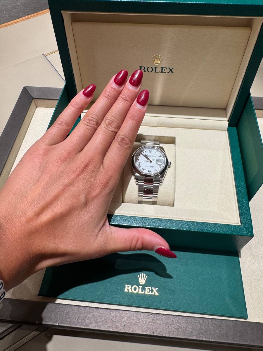 serotonin_hq's tweet image. the grand prize for ba poker night... has arrived

looks good with a @raave bracelet 👻