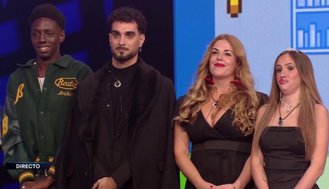 napformeplsx's tweet photo. Los muebles                    Los de teatro

Los insoportables          Los ganadores✨

#GHGala3 #GH20N https://t.co/QEVShyk5rA