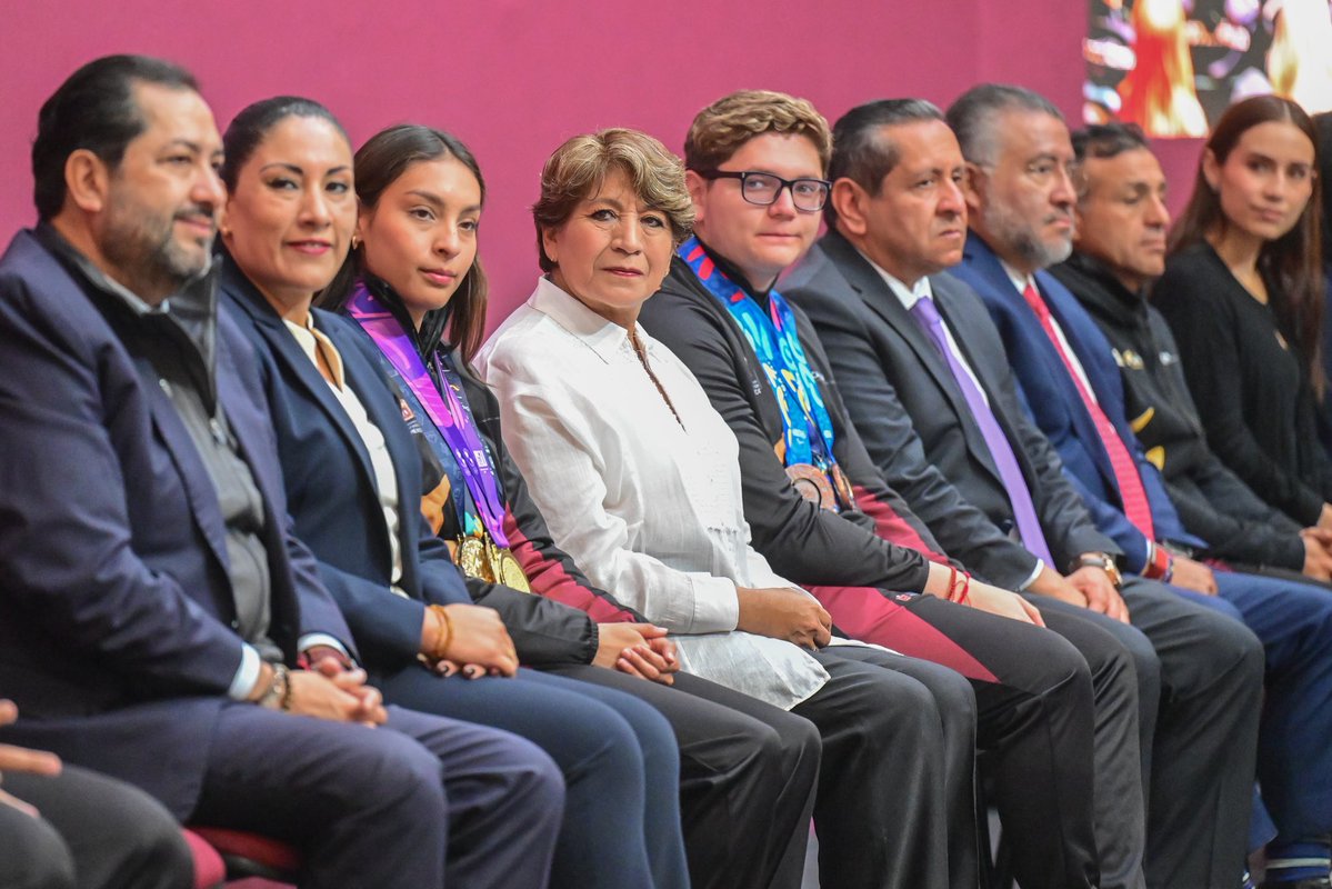delfinagomeza's tweet image. 🎖️El #EdoMéx reconoce a los destacados atletas Nayeli Mondragón Acevedo y Juan Antonio Ruíz Ascencio; así como a los entrenadores David Adán Hernández Trujillo y Jorge Miranda Herrera con el Premio Estatal del Deporte 2025. Son un ejemplo del poder transformador de la disciplina…