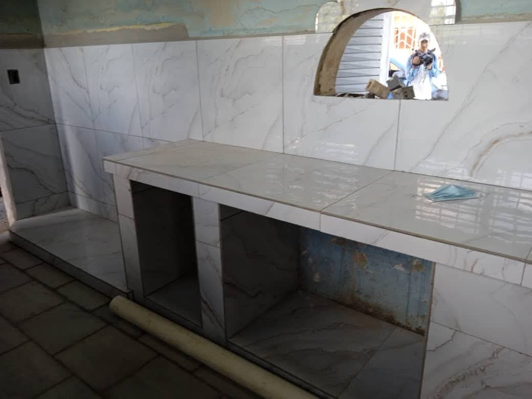 vianiuska's tweet photo. Chequean @rlicea_mojena y @IntendenteMeij el avance constructivo de la rehabilitación integral que se ejecuta en el SAF de la demarcación de Pueblo Nuevo como parte de la atención diferenciada en el territorio a este sensible programa. #SentirPinero. #IslaDeLaJuventud. https://t.co/leQvLkMLEH