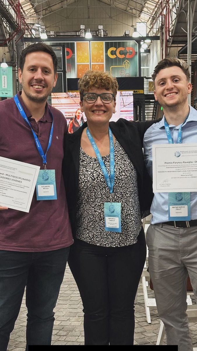 Más que orgullosa de estos 2! <a href="/MatiGarcy/">Matías Garcia Fallit</a> ganó el premio Faryna y <a href="/ANicolaOK/">Alejandro Nicola</a> el premio Bigande Jóvenes Investigares en <a href="/SAICoficial/">SAIC oficial</a>! A festejar mis queridos!!!! Y seguir adelante contra viento y marea!