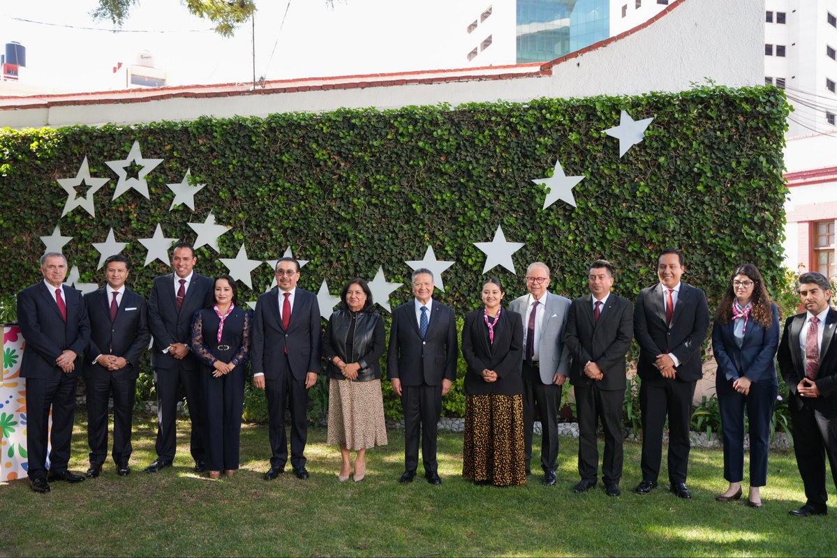 juliomenchaca_'s tweet image. Acompañé a Edda, presidenta del Patronato del @difhgo, en la entrega de su Tercer Informe de Actividades.

Su dedicación y el trabajo que realiza para atender a las familias hidalguenses reflejan el compromiso con quienes más lo necesitan.

#PrimeroElPueblo