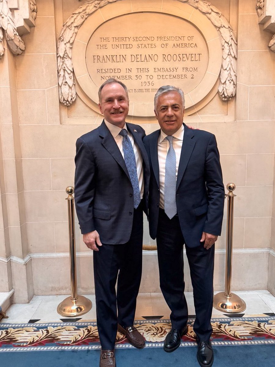 alfredocornejo's tweet image. Fue un honor reunirme con el recientemente asumido embajador de Estados Unidos en Argentina, Peter Lamelas, quien lleva tres semanas en funciones y tuvo conmigo su primer encuentro con un gobernador argentino.

En principio hablamos de la matriz productiva de Mendoza, desde los…