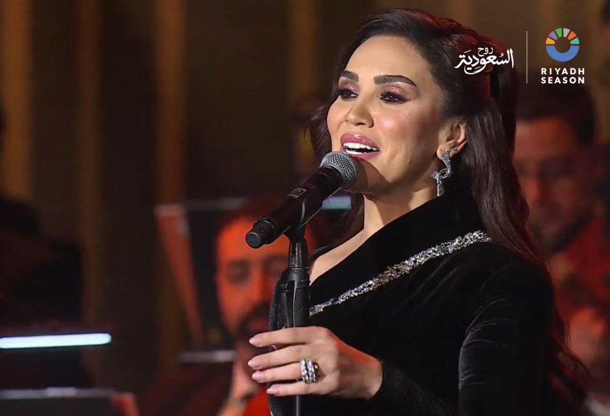 أول ما وقفت على المسرح الجو كله اتغير بوجودها
#السلطانة_مي_فاروق