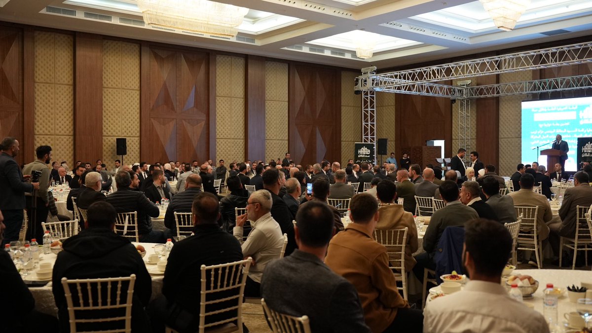 محافظ حلب يلتقي رجال الأعمال السوريين في غازي عنتاب

التقى محافظ حلب، المهندس عزام الغريب، اليوم في مدينة غازي عنتاب التركية، مجموعة من رجال الأعمال السوريين، بمشاركة نواب والي غازي عنتاب.

وناقش الحضور آليات دعم حملة "حلب ست الكل" عبر مشاريع تنموية تسهم في تأهيل المرافق الحيوية