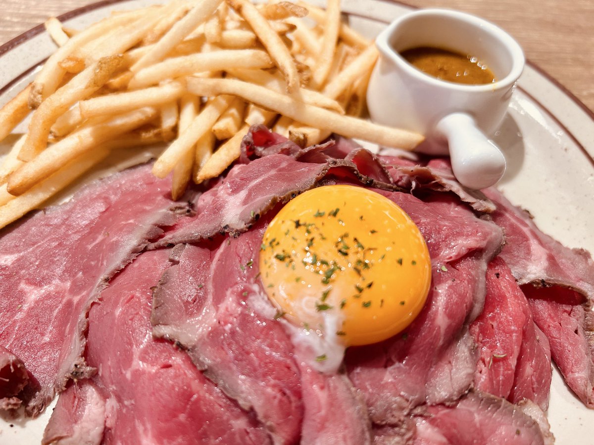 Osiruko8t's tweet photo. お肉屋さんのローストビーフ。前菜、スープもついてる✌️ https://t.co/tmF8qI3otx