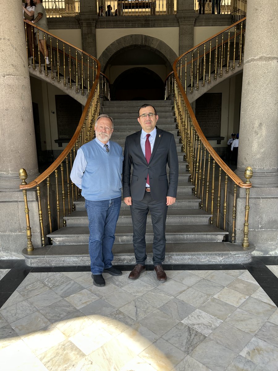 TIKA_Mexico's tweet image. Visitamos el #CastillodeChapultepec, sede del Museo Nac. de Historia, y conversamos sobre posibles áreas de colaboración con el direc Salvador Rueda Smithers. Agradecemos también al Prof. Dr. Mehmet Necati Kutlu, quien nos acompañó en esta visita

@Museodehistoria 
@Tika_Turkiye