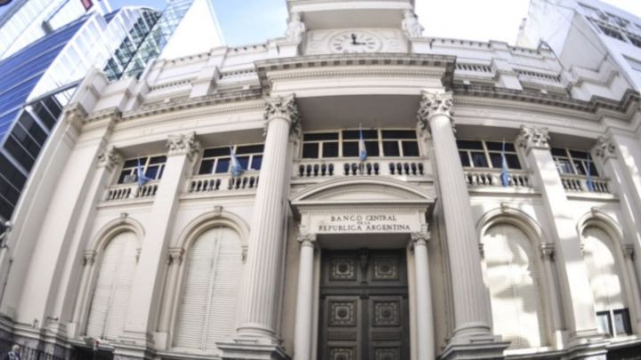 estacionaz's tweet image. #POLÍTICA #Caamaño #Pesos El BCRA volvió a bajar las tasas de corto plazo antes de una licitación de deuda clave
estacionaz.com/noticias/item/…