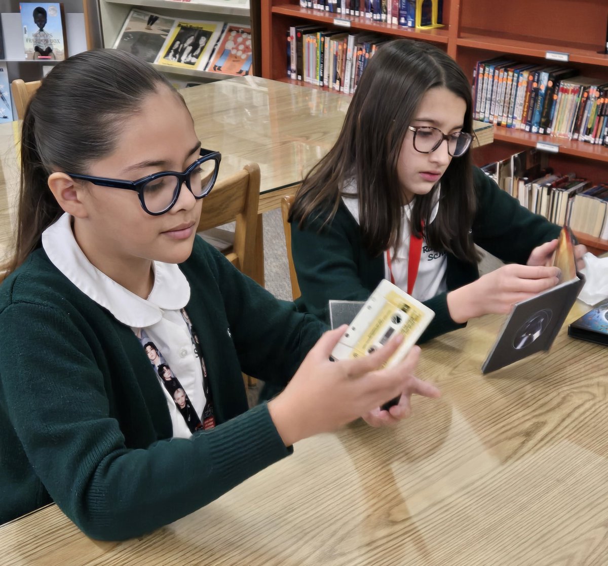 Ms_G_Librarian's tweet image. A super fun lesson in collaboration with our art class on music, history, genres, instruments and art forms...I love my job!

#librariestransform
#librarianlife
#musiceducation
#RadfordSchoolLibrary