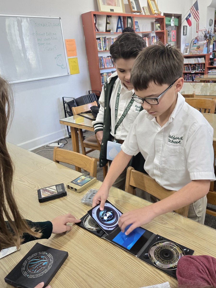 Ms_G_Librarian's tweet image. A super fun lesson in collaboration with our art class on music, history, genres, instruments and art forms...I love my job!

#librariestransform
#librarianlife
#musiceducation
#RadfordSchoolLibrary