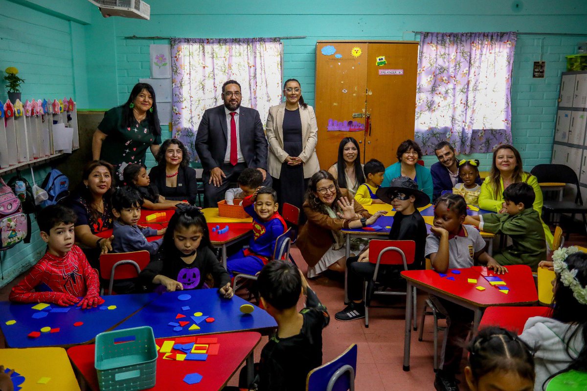 Hoy acompañé al ministro Nicolás Cataldo y a la subsecretaria de Educación Parvularia, Claudia Lagos, en la conmemoración del Día de la Educación Parvularia y de sus Educadoras y Educadores, en la Escuela Arnaldo Falabella del SLEP Santa Corina.

Fue un espacio para reconocer el