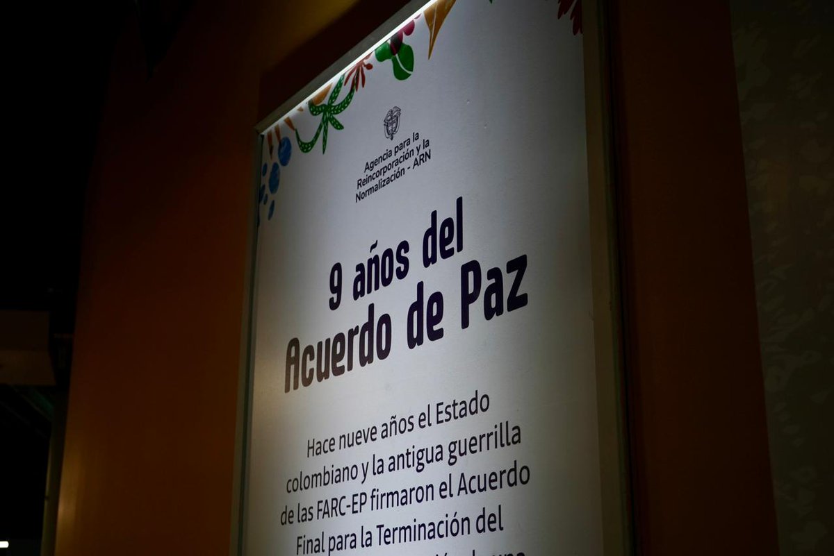 🔴#AEstaHora | Inicia el evento #12MilRazonesParaContinuar, la <a href="/ARNColombia/">Agencia para la Reincorporación y la Normalización</a> y la reincorporación a 9 años del Acuerdo de Paz.

Siga aquí este #EnVivo: 👉h7.cl/1jJ8i
