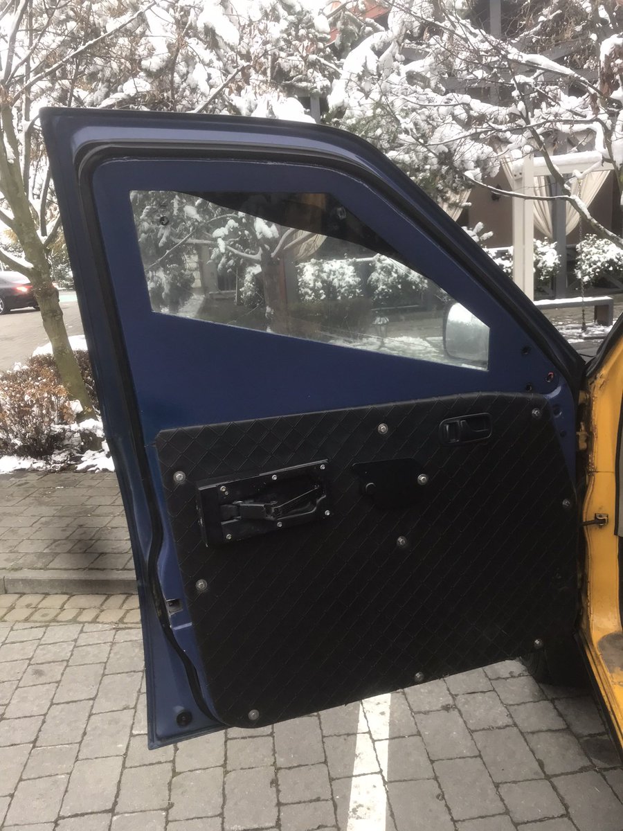 1/5
Exactly 3 years ago on the day, November 20, 2022, I delivered an armored car to the DaVinci Wolves!
It was a little black piggy, armored to withstand 14,5mm heavy machinegun fire 😁
However it didn’t have a functioning heater or any ventilation.. but! 🥺