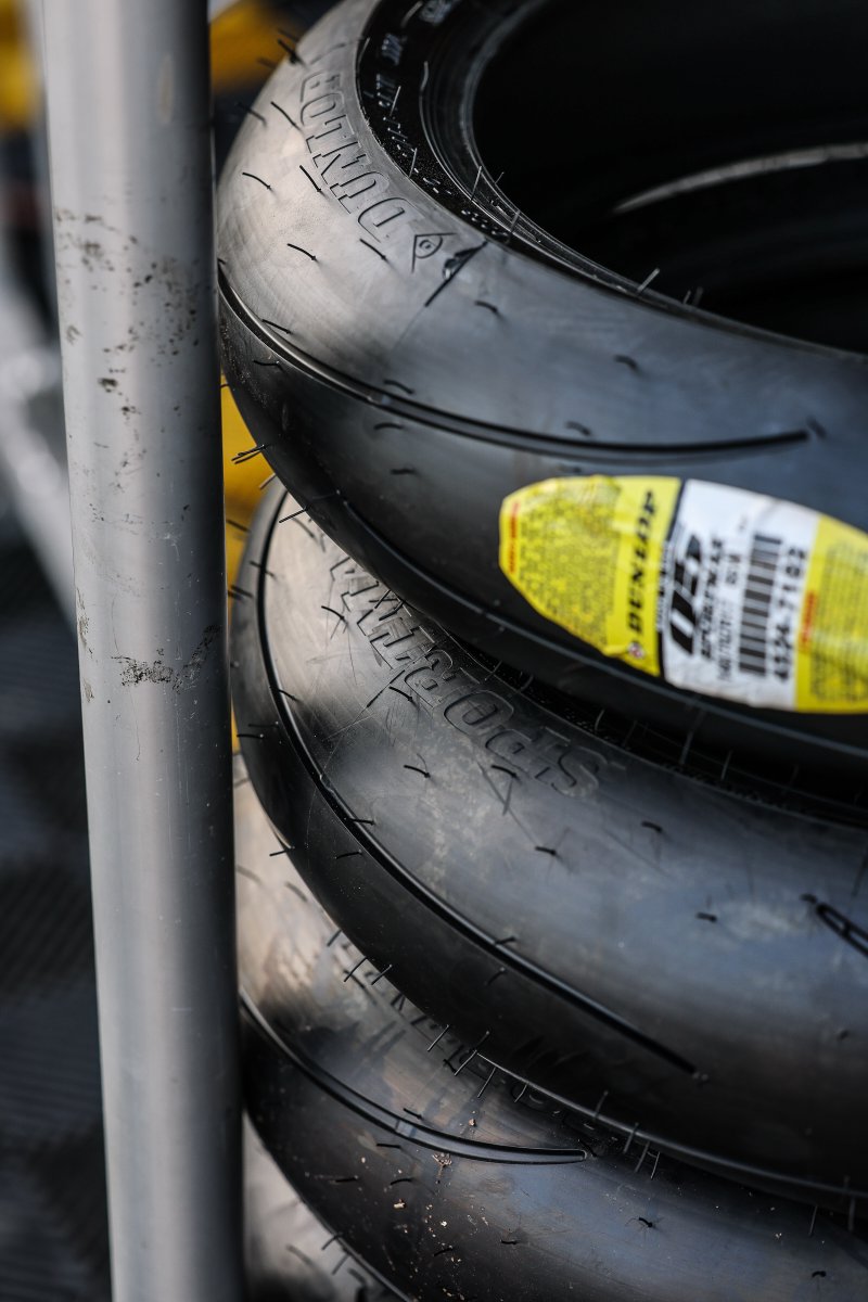 Closing the gap on true race tire performance.

Sportmax Q5 used by the <a href="/build/">bob da fuggin builda</a>.train.race Road Race program 💪

#RideDunlop #RaceDunlop #DunlopQ5 #Q5 #MotocycleTires