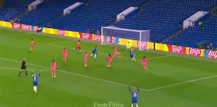 🥴 —• Ellie Carpenter, should have surely buried it for Chelsea in the 80’ — again Barcelona!
🥺 » team-mates were already celebrating!
#CHEBAR | #UWCL