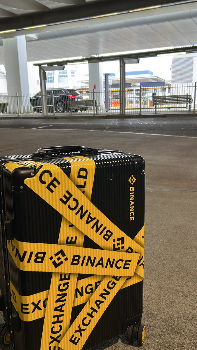 And I’m back in Sydney for another edition of <a href="/AusCryptoCon/">Australian Crypto Convention</a> 

Repping crypto in the streets with my <a href="/Binance_AUS/">Binance Australia</a> suitcase 🔥