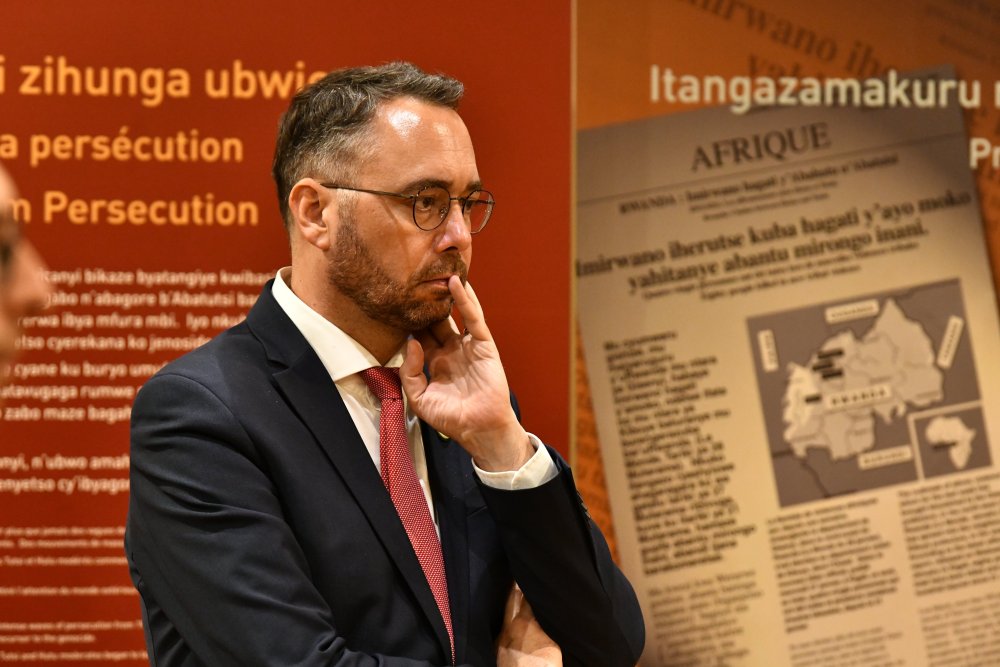IGIHE's tweet image. Minisitiri w’Intebe wungirije akaba na Minisitiri w’Ububanyi n’Amahanga w’u Bubiligi, Maxime Prévot, yasuye Urwibutso rwa Jenoside yakorewe Abatutsi rwa Kigali ruri ku Gisozi, asobanurirwa amateka yagejeje kuri Jenoside n’ingaruka zayo, ndetse n’urugendo rw’ubwiyunge no kwiyubaka…