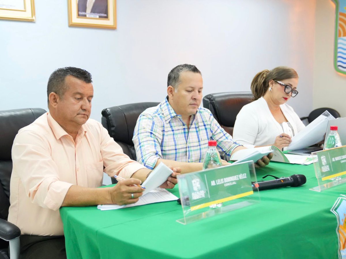 EL CONCEJO MUNICIPAL  SESIONÓ 
En la sala de sesiones del GAD Municipal se llevó a cabo una nueva Sesión de Concejo, presidida por la alcaldesa <a href="/DiCaAnYe/">Diana Anchundia</a> Durante la jornada, las autoridades analizaron y trataron temas prioritarios para el desarrollo del cantón.