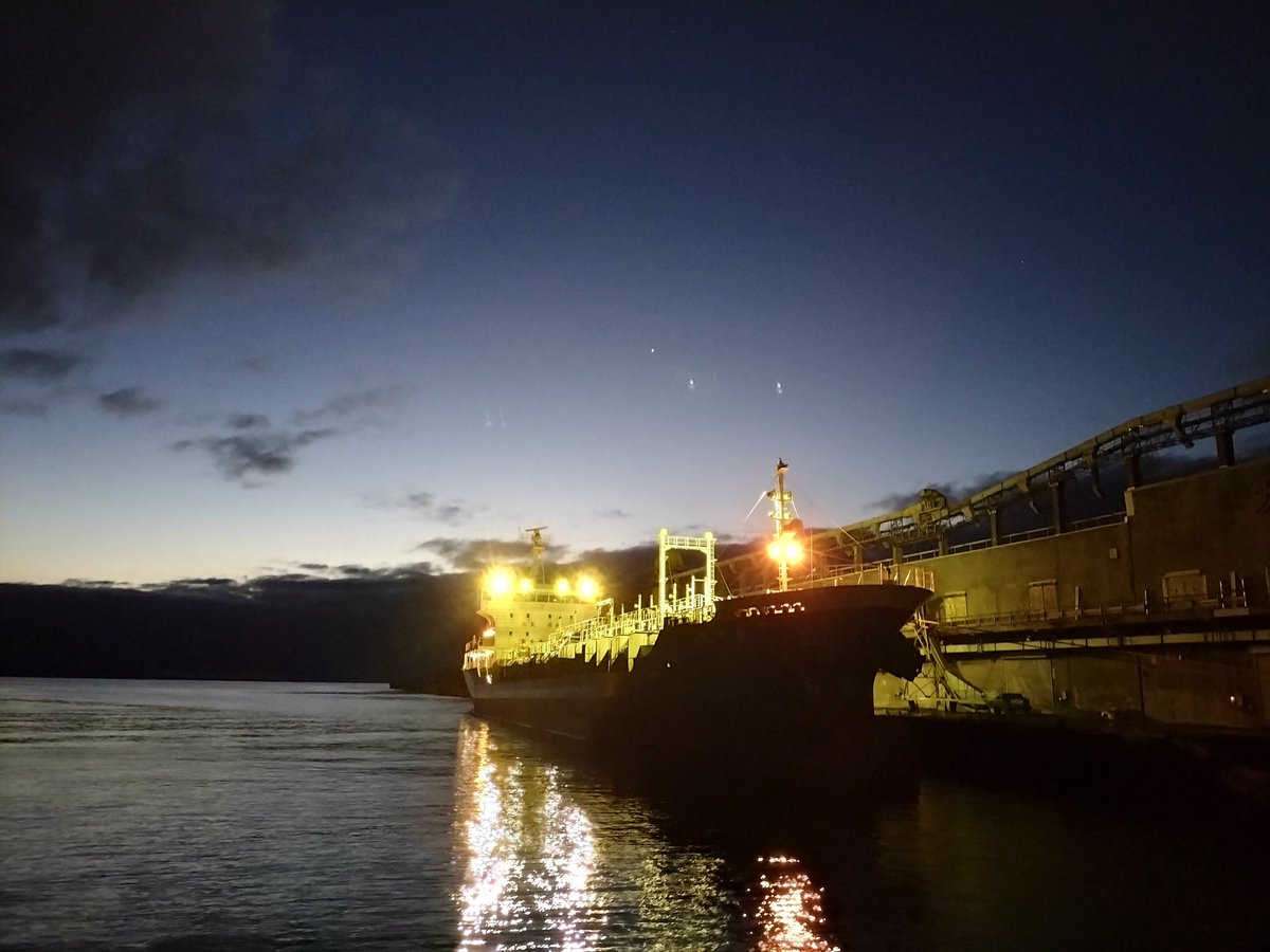 EtoHitonori's tweet image. ＃小樽よいとこ ＃小樽港
寿司や丼の海鮮が小樽の名物🍣
でも外国人目当の高額店が増えた
リスク低減の為に 国内旅行客や地元市民が行きやすい店にして