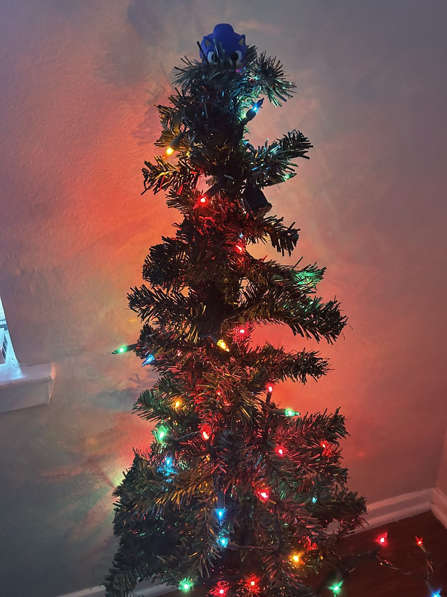 i got a boneless tree today and made one of the sonic funko dupes the star topper !