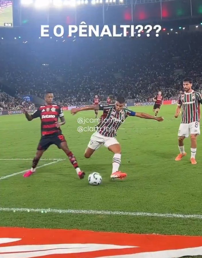 FernandoMPage's tweet image. Esta imagem desmonta a teoria rocambolesca de que Bruno Henrique nunca quis disputar a bola. Mas o Flamengo não merecia sequer empatar.