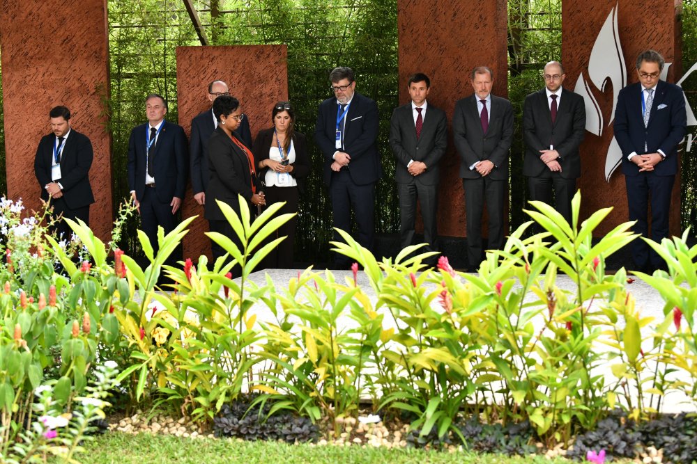 IGIHE's tweet image. Minisitiri w’Intebe wungirije akaba na Minisitiri w’Ububanyi n’Amahanga w’u Bubiligi, Maxime Prévot, yasuye Urwibutso rwa Jenoside yakorewe Abatutsi rwa Kigali ruri ku Gisozi, asobanurirwa amateka yagejeje kuri Jenoside n’ingaruka zayo, ndetse n’urugendo rw’ubwiyunge no kwiyubaka…