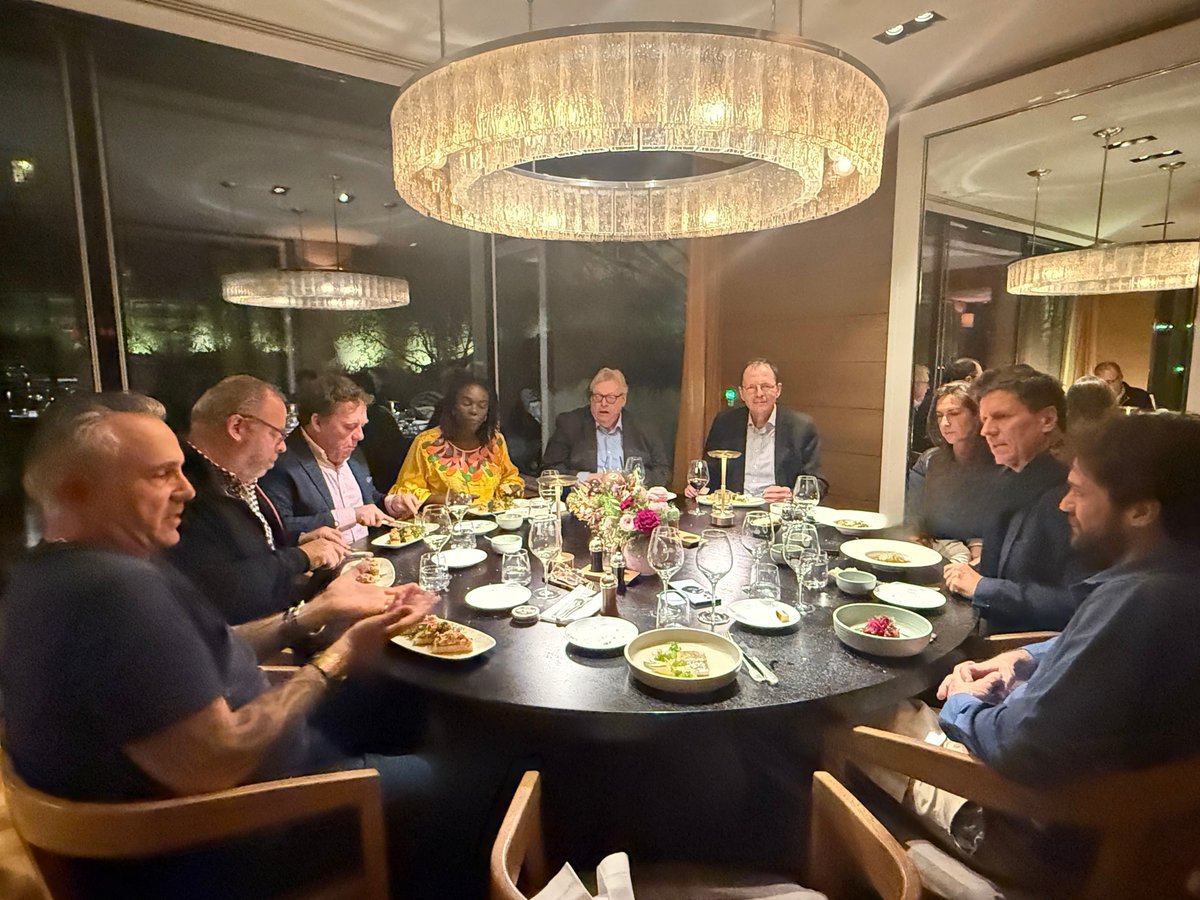 Dîner du forum de la francophonie sur la nicotine - un constat partagé par les experts. Un premier échange encourageant à l'occasion de la #COP11, l'heure est aux décisions politiques courageuses 
La santé publique progresse quand on ose regarder les faits.  Experts alignés sur