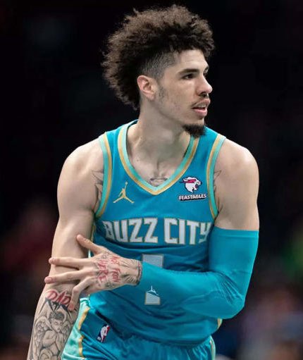 esidery's tweet image. LaMelo Ball has grown extremely frustrated with his situation and is now open to being traded from the Hornets, per @KellyIko (sports.yahoo.com/nba/article/so…).

Ball is under contract through 2028-29 making $42.2 million annually.
