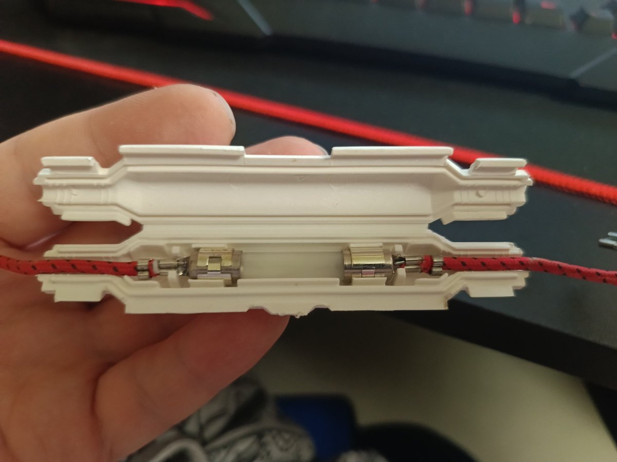 HomeRoot's tweet image. С утра микроволновка перестала греть. Хвала ютубу за то, в на нëм много гайдов по диагностике. Проблема оказалась в высоковольтном предохранителе, цена которому 30р