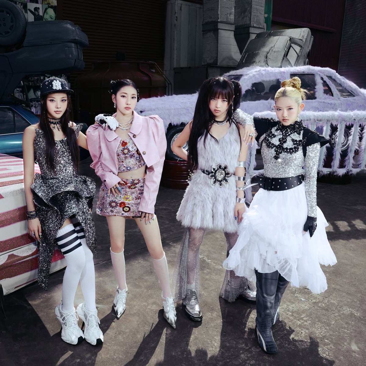 protectVVUP's tweet image. [🚨] ATTENTION ALL VINNIES! 

DO NOT interact with accounts that leave strange or negative comments and DO NOT to bring down other groups when hyping up VVUP. 

Right now, there are many accounts we are monitoring, and we will take action soon.

#VVUP #비비업