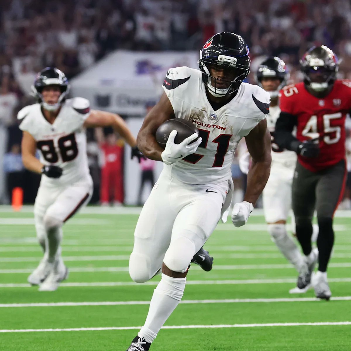 thepropdealer's tweet image. If James Cook OR Nick Chubb score 1st tonight…

I’ll give someone who likes this a FREE YEAR of Bet Club (worth $300).

RT = bonus entry
Must be following @thepropdealer

In the model we trust.