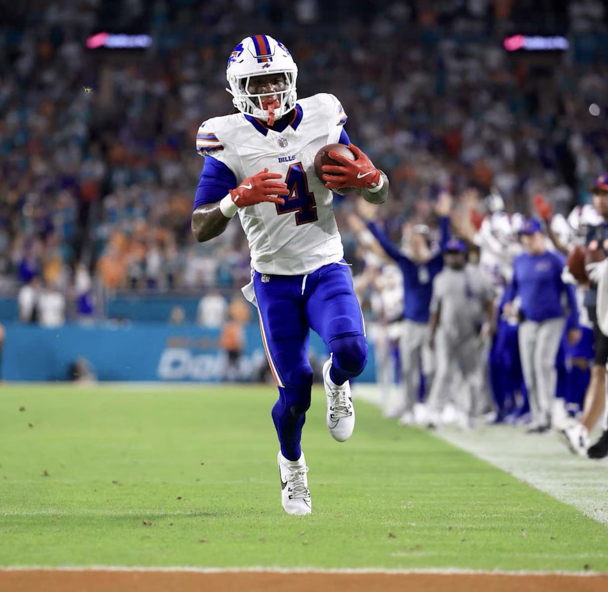 thepropdealer's tweet image. If James Cook OR Nick Chubb score 1st tonight…

I’ll give someone who likes this a FREE YEAR of Bet Club (worth $300).

RT = bonus entry
Must be following @thepropdealer

In the model we trust.