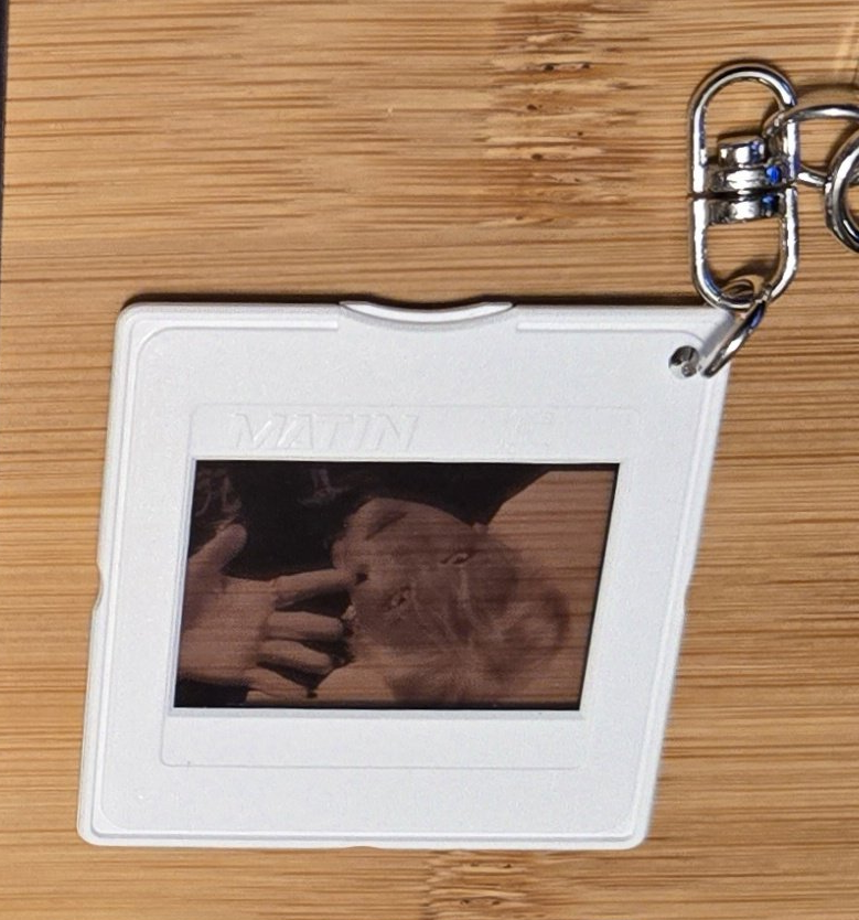 evoljae's tweet image. just realized i got a &quot;misprint&quot; or mis-hole punched (?) keychain, poor hyun he&apos;s upside down 😭