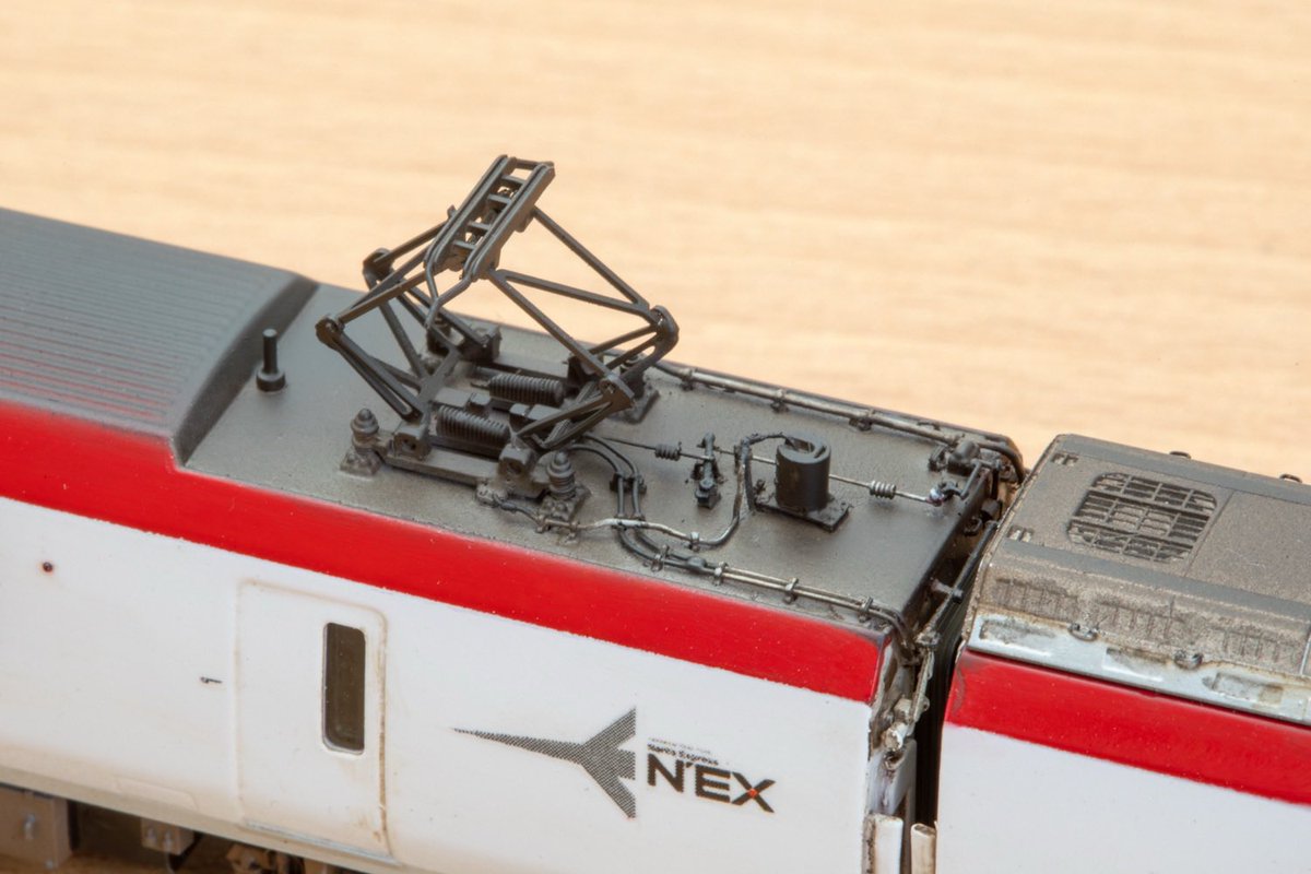 sasaki_mokei's tweet image. Twitterしてる暇あれば早く原稿仕上げろ！って怒られそうですが。。。

告知ですぅ。。。
例の如くでおまけ冊子の255系の実物写真と作例を担当しました。
今回はBe03編成の屋根上の汚れ表現の仕方を書いたので、ウェザリングしてみたいって人にもオススメです。
あと特集向けで253系作りました。。。！