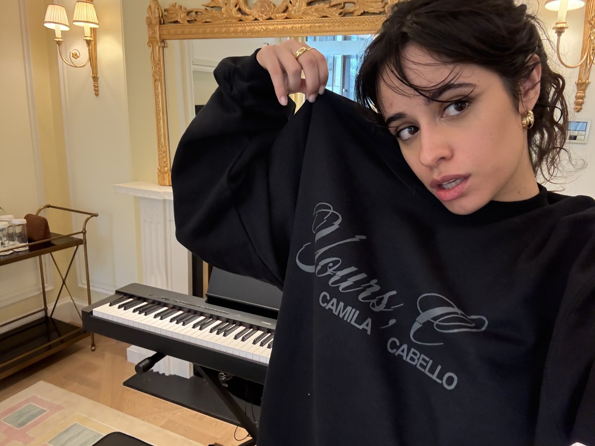 CamilaAccess's tweet image. match c this season by shopping the holiday collection 🖤 available at camilacabello.lnk.to/Store