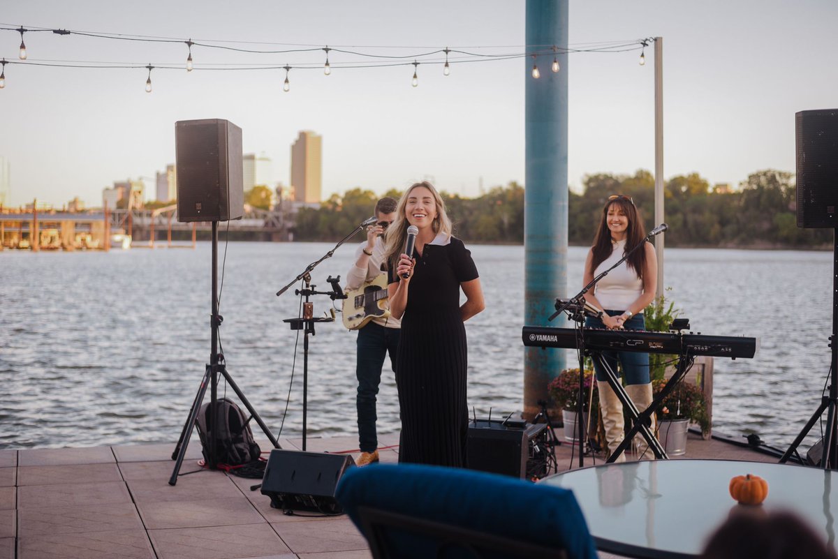 InvenergyLLC's tweet image. Invenergy was proud to be a presenting sponsor of the @ArkAdvEnergy Empower conference last month. Colleen Smith, VP of Government Affairs, and Laurel Downen, Director of Development, presented on our successes and investments in Arkansas during a pivotal time for the energy…