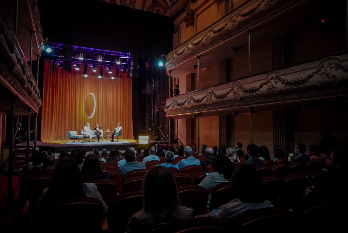 Fue muy interesante compartir el panel de #BurocraciaCreativa junto con <a href="/SilviaNaneFA/">Silvia Nane</a> y <a href="/PatriciaJMadrid/">Patricia Madrid</a> 

Cómo hacer un Estado más simple que ponga al ciudadano en el centro?

Muchas gracias <a href="/JAB_uy/">JAB!</a> por la invitación!