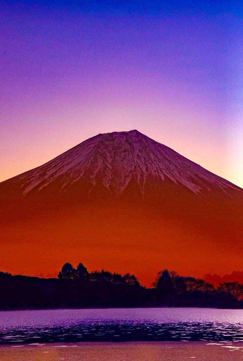 皆さん、おはようございます😸
今日も✨よろしくお願いします
今朝は、快晴ですね☀️
日中は暖かいなりそうです👍
良い一日をお過ごし下さい🍁