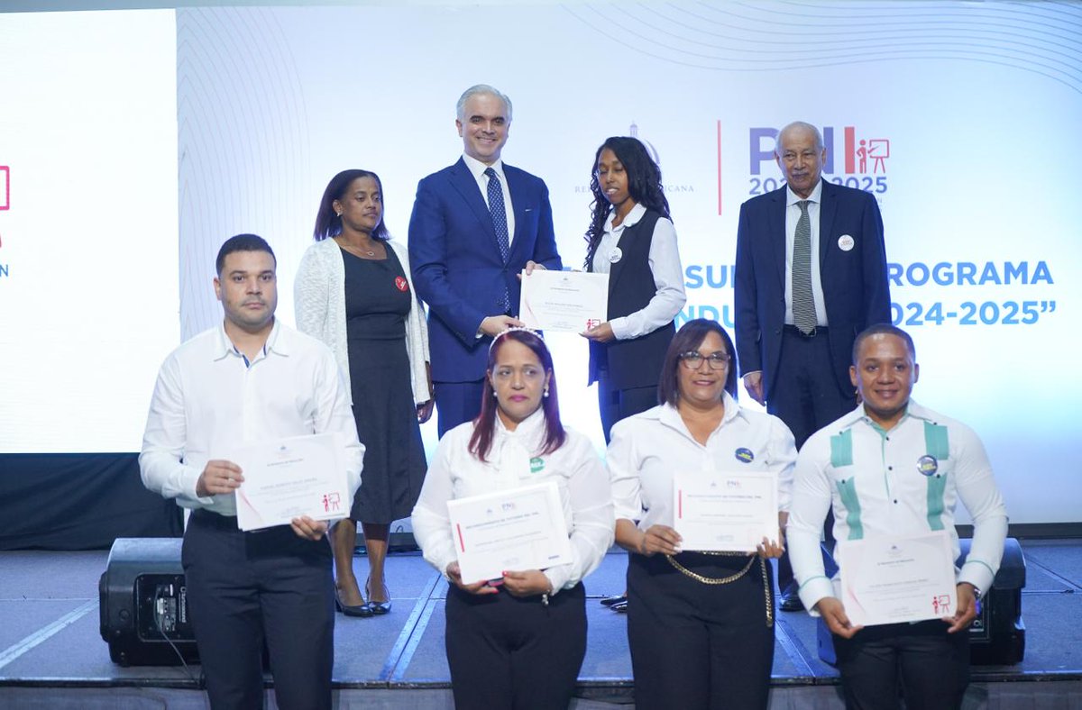 *Ministerio de Educación concluye Programa Nacional de Inducción 2024-2025 e incorpora 5,412 nuevos docentes al sistema*

El Ministerio de Educación de la República Dominicana (Minerd) realizó hoy el acto de clausura del Programa Nacional de Inducción al Personal Docente de Nuevo