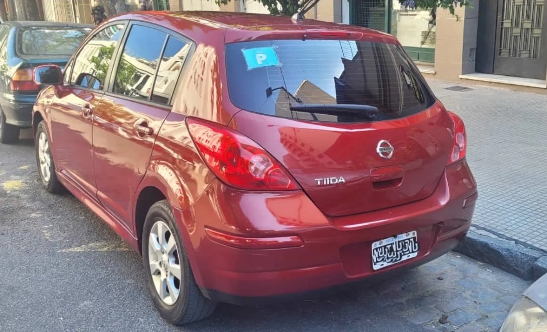 Vendo Nissan Tiida Visia 2013 1.8 con pantalla y cámara de retroceso
✅ Excelente estado
✅ Apertura y cierre a distancia 
✅ Muy buen estado de neumáticos 
✅ Radicado en CABA 
✅ Listo para transferir 
✅ Bluetooth, USB, Aux y controles al volante.
✅ Tuercas Anti Robo
✅ Nano