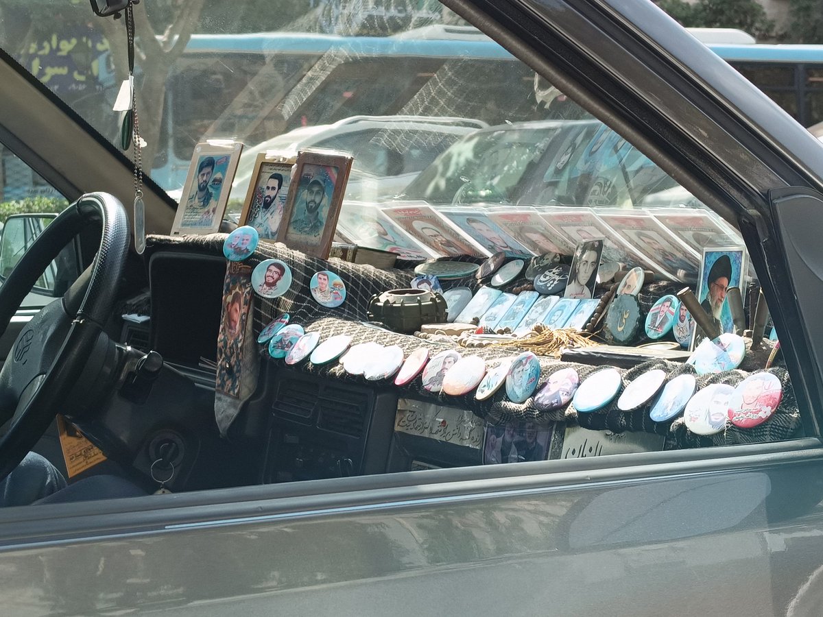 SetarehSatary's tweet image. مسافر کش بسیجی دیده بودید؟
ماشینش بوی شهدا میداد.
#بسیج_مردم 
#لشکر_خدا