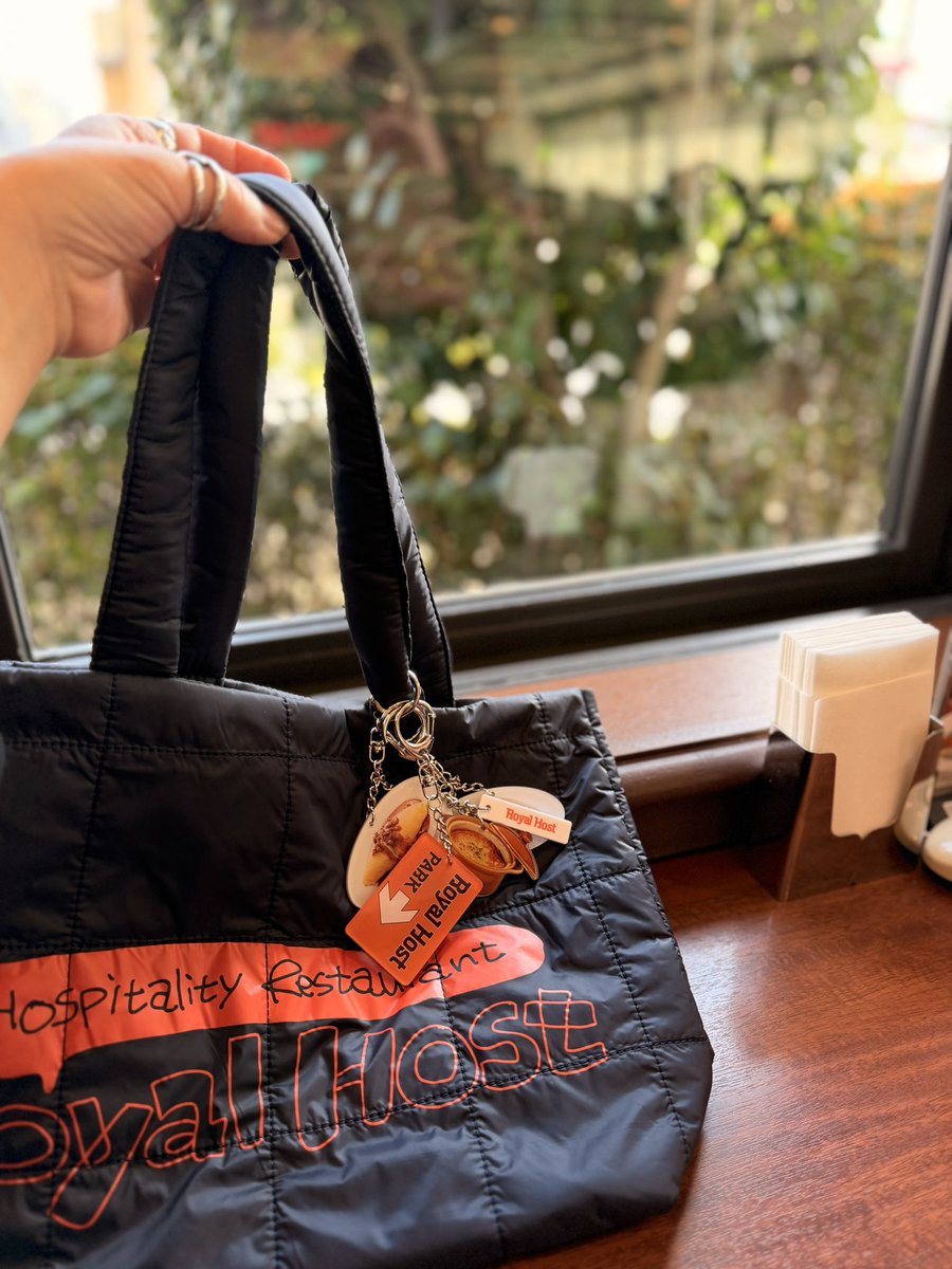kebint's tweet photo. ロイヤルのキーチェーン、４種ゲット(っ'ヮ'c)
#ロイヤルホストを守る市民の会 https://t.co/W974TqpNvI