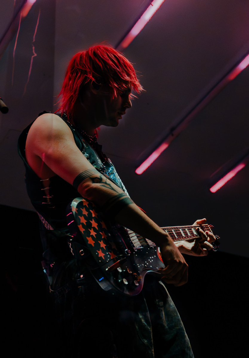 5SOS's tweet image. A scream that makes the earth quake, good looks for days, and he’s one of the most talented producers and guitarists we’ve ever met? It must be the one and only @Michael5SOS’s birthday! An absolute legend, and will always be the best of friends. Wish Michael a happy birthday…